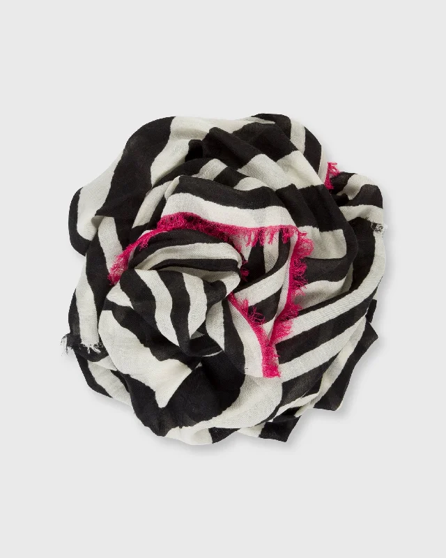 Geometric Print Scarf in Black/White