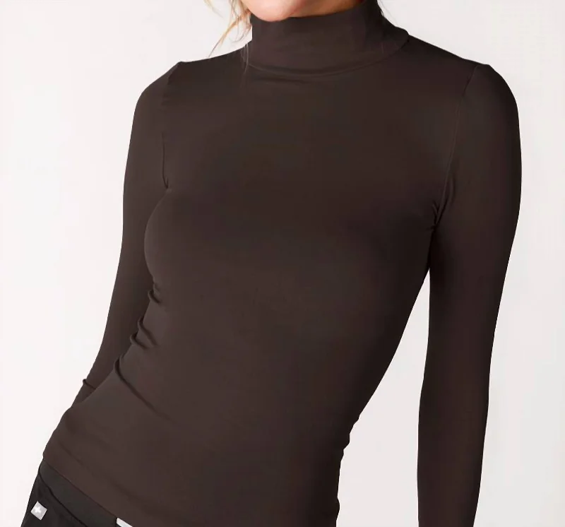 Long Sleeve Mock Neck Top In Chocolate